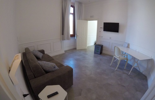Pompei House | RAVIDA SUITES