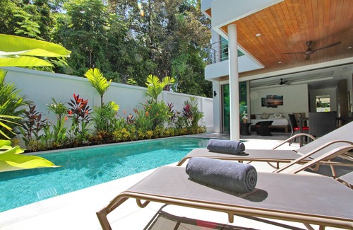 Rawai Villa | Rawai Ya Nui Beach Villa. Located 400 meters from the beach