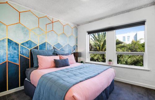 Glenelg North Apartment | Ray's Place by the Riverside