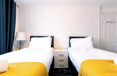 Reading House | Reading - 3-Bed House - Sleeps 6 - Garden - WiFi