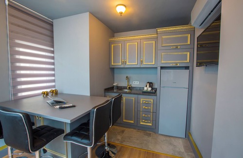 Yomra Hotel | Real King Suit Otel