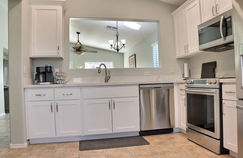 San Tan Valley House | Recent Reno fall 2024~ Big Bungalow with heated Pool! Steps to San Tan Highlands