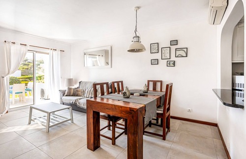 Alpouvar Apartment | Recently Renovated Ground Floor Apartment, 2 new Bathrooms with walk in showers