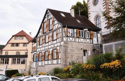 Sulzbach an der Murr Apartment | Red apartment