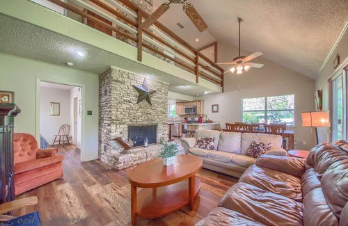 New Braunfels House | Red Barn Rr9122rb 5 Bedroom Home by RedAwning