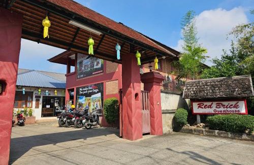 Chang Khlan Hostel | Red Brick