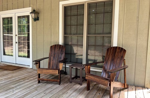 Downsville House | Red Dirt Retreat: Newly Renovated Lakefront Property with Covered Parking