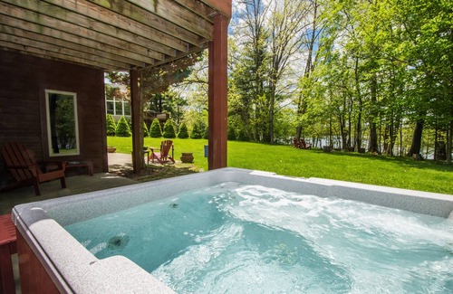 Waterfront Greens House | Red Fox | Pet Friendly, Lakefront, Community Golf!