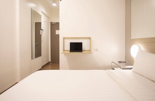 Downtown Hotel | Red Planet Makati Avenue Manila