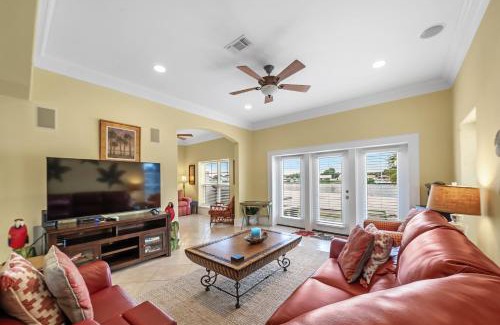 Sunset Pass House | Red Retreat