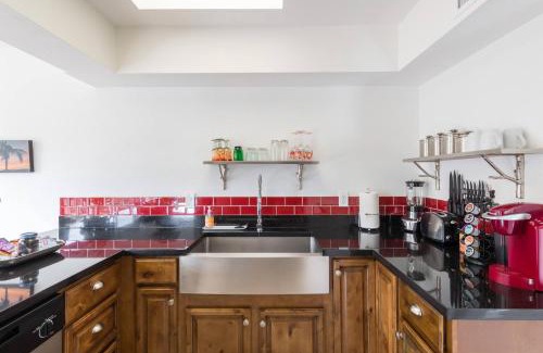Uptown Sedona House | Red Rock Retreat with 360 Panoramic Views & Steps to Uptown Shops