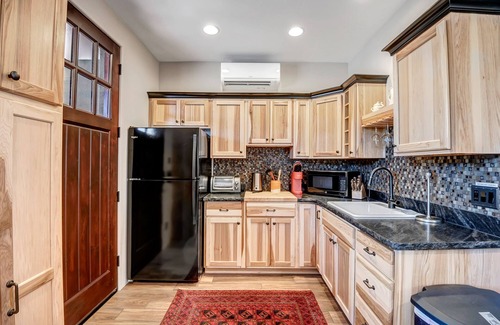 West Sedona House | Red rock views, private casita, prime location near trails—your peaceful Sedona escape awaits.