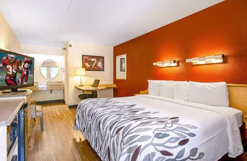 Cranberry Township Hotel | Red Roof Inn Pittsburgh North Cranberry Township