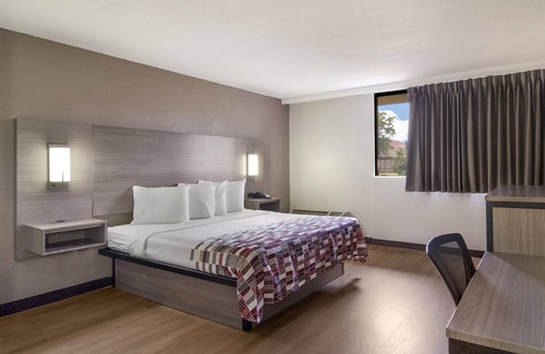 Dock Junction Hotel | Red Roof Inn & Suites Brunswick I-95