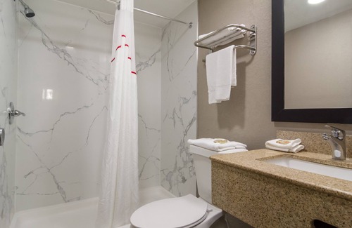 Dock Junction Hotel | Red Roof Inn & Suites Brunswick I-95