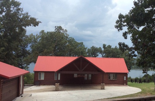 Gamaliel House | Red Roof Lake House-Breathtaking View!