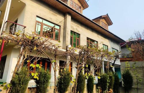 Nishat-Shalimar House | Redbury Homestay