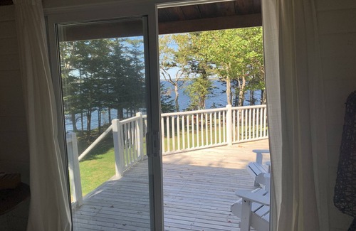 Bayview Cottage | "Redcliff" - Waterfront Chalet style Cedar Log Cottage in Cavendish Resort Area