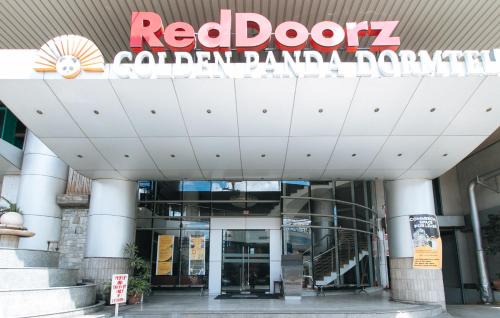 Tatalon Hotel | RedDoorz Plus @ E Rodriguez Corner Banawe