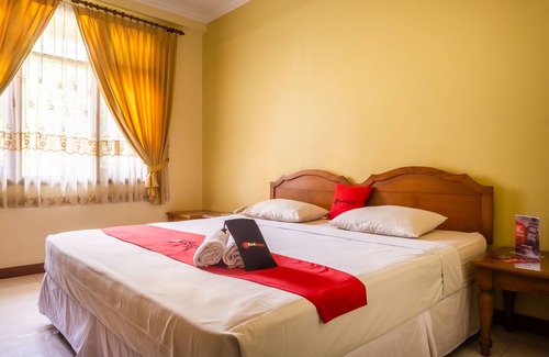 Klojen House | RedDoorz Plus near Brawijaya Museum