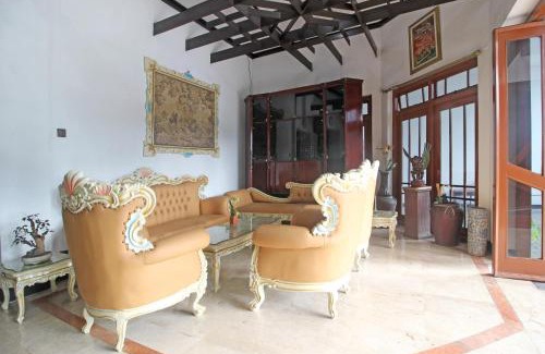 Yogyakarta House | RedDoorz Plus @ Taman Siswa 3