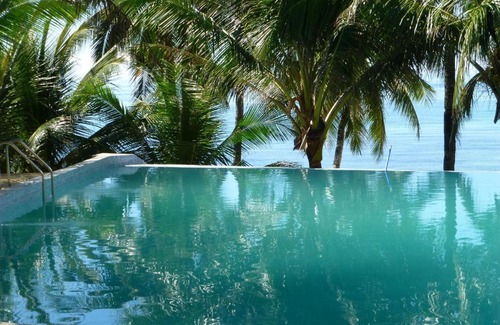 Anda Resort | RedDoorz Premium @ Flower Beach Anda