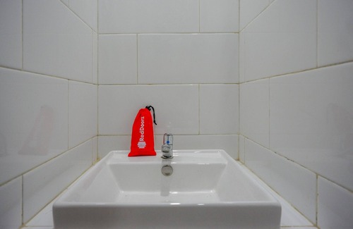 Tegal Hotel | RedDoorz Syariah @ Jalan Sultan Agung Tegal