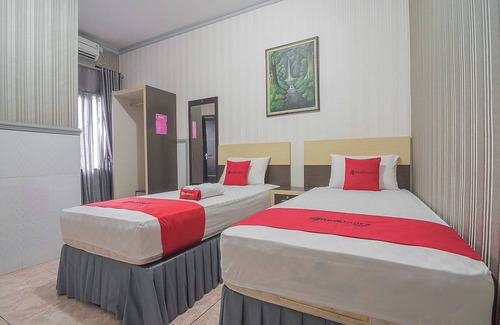Penajam Hotel | RedDoorz Syariah near Taman Rozeline Penajam
