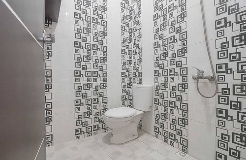 Penajam Hotel | RedDoorz Syariah near Taman Rozeline Penajam