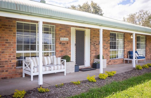 Nulkaba Cottage | Redims Hill Cottage - Renovated 3 bedroom cottage on working farm