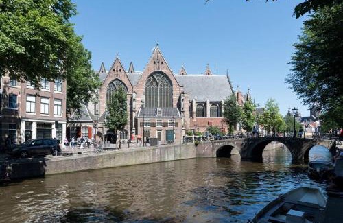 Red Light District Apartment | RedLight District Smokers Friendly Private Studio