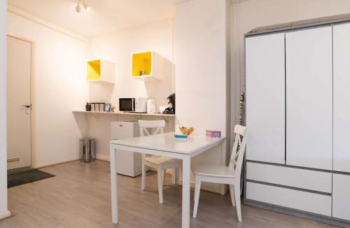 Red Light District Apartment | RedLight District Smokers Friendly Private Studio
