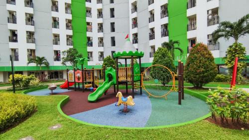 Ciputat Hotel | RedLiving Apartemen Green Lake View Ciputat - Farida Property 1 Tower E