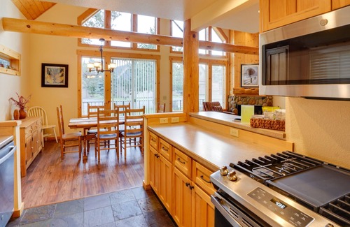 Redmond Cabin | Redmond Retreat: Fireplace, Resort Pool & Hot Tub