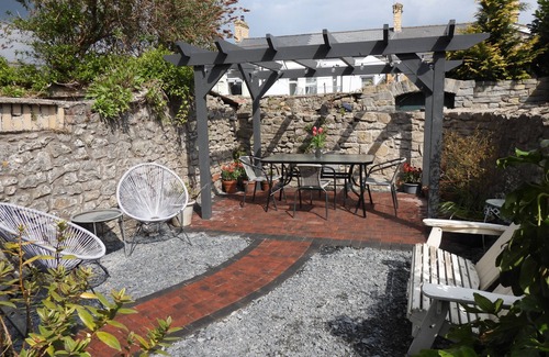 Cowbridge House | Reduced rate for stunning victorian cottage in the heart of Cowbridge