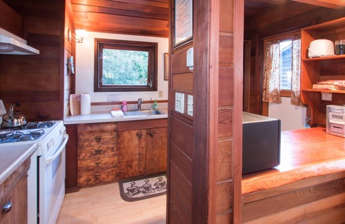 Mendocino House | Redwood Cottage-Pet Friendly