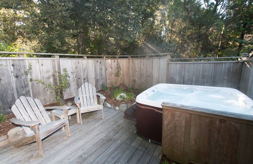 Mendocino House | Redwood Cottage-Pet Friendly