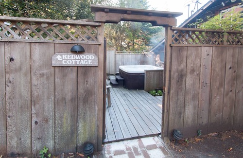 Mendocino House | Redwood Cottage-Pet Friendly