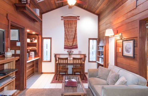 Mendocino House | Redwood Cottage-Pet Friendly