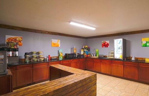 Redwood Falls Hotel | Redwood Falls Stay Near Ramsey Park with Full Beds & Pet-Friendly Amenities
