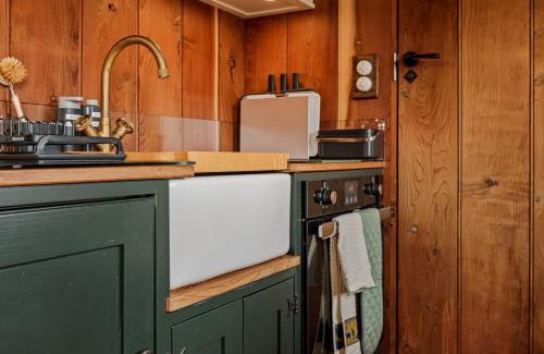 Moffat Apartment | Redwood