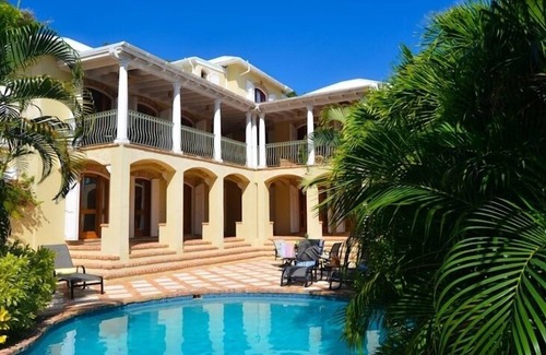 Contant Farms Villa | Reefside Villa: Full AC! Pool! Private sandy beach!
