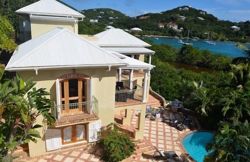 Contant Farms Villa | Reefside Villa: Full AC! Pool! Private sandy beach!