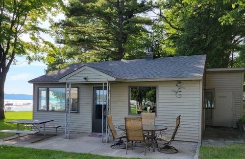 Honor Cottage | Reel Ya Inn Cottage - Relaxing Adult Getaway On Big Platte Lake