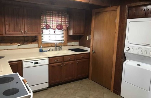 Wynnburg Cabin | Reelfoot Lakefront 3 Bedroom Cabin, Tons of Space, Enjoy the Fishing, Birds and Deck!