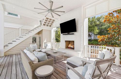 Watercolor House | 'Rees on Wiregrass' - Private Pool, Golf Cart, Carriage House - Lake District, WaterColor, FL home