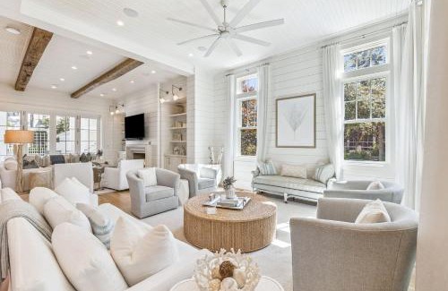 Watercolor House | 'Rees on Wiregrass' - Private Pool, Golf Cart, Carriage House - Lake District, WaterColor, FL home