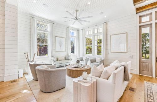 Watercolor House | 'Rees on Wiregrass' - Private Pool, Golf Cart, Carriage House - Lake District, WaterColor, FL home