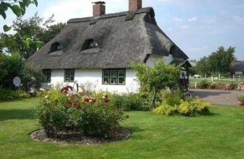 Helse House | Reetdachhaus Petra