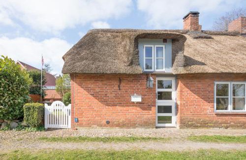 Maasbull House | Reetperle
